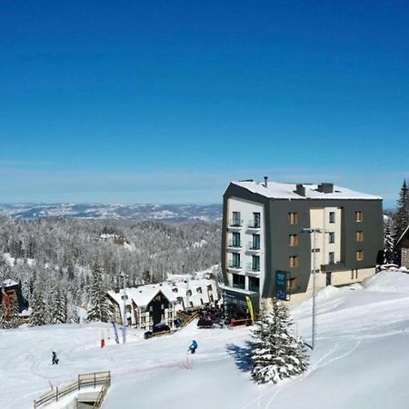 Aparthotel Rajska Яхорина Екстер'єр фото