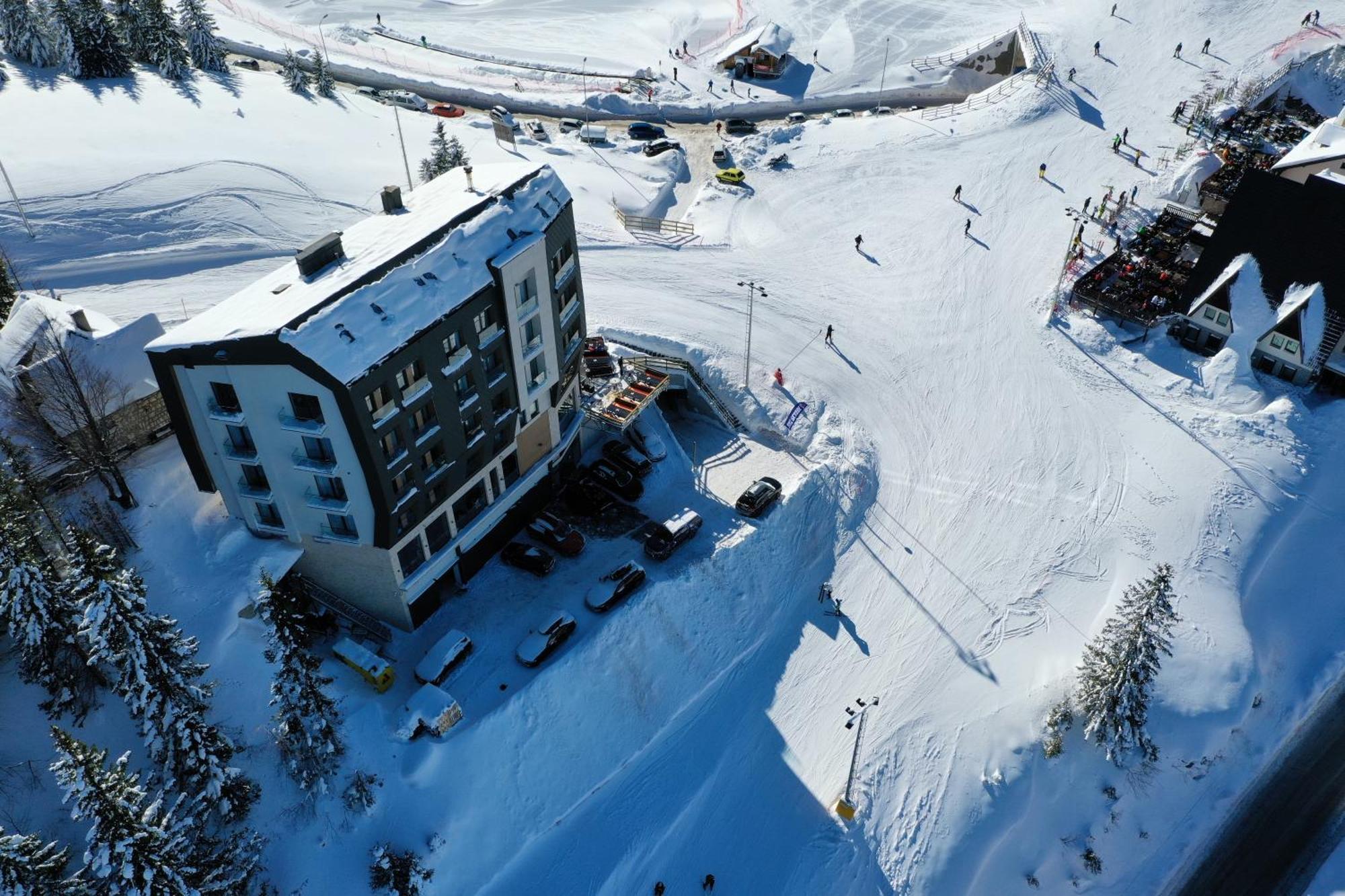 Aparthotel Rajska Яхорина Екстер'єр фото