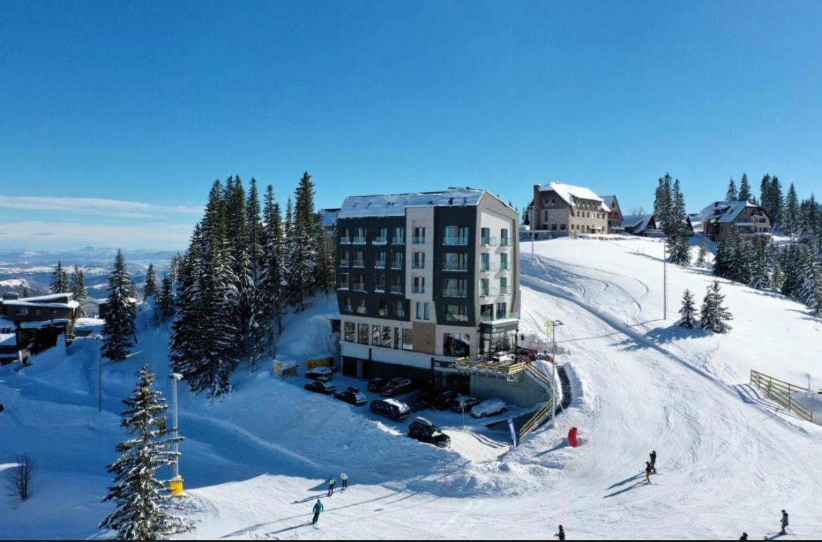 Aparthotel Rajska Яхорина Екстер'єр фото